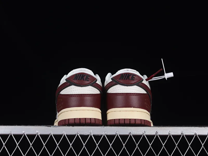 All categories Nk SB Dunk Series Nk SB Dunk Low low-top sneakers Cost-effective version Nk Dunk Low "Team Red" metal buckle burgundy SB low-top sports and leisure sneakers DV1160-101
